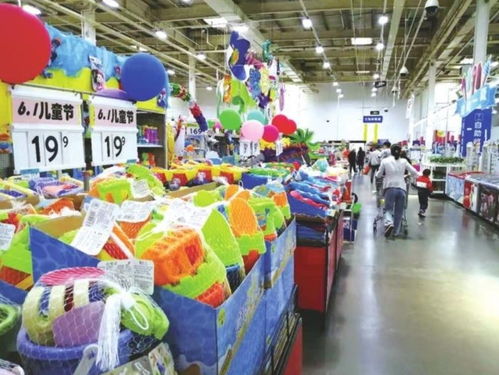 六一臨近，超市商場巧布兒童專區，玩具用品促銷掀熱潮
